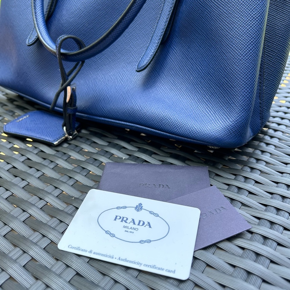 Prada authentic - Picture 11 of 12
